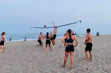 Volleyball på stranda.